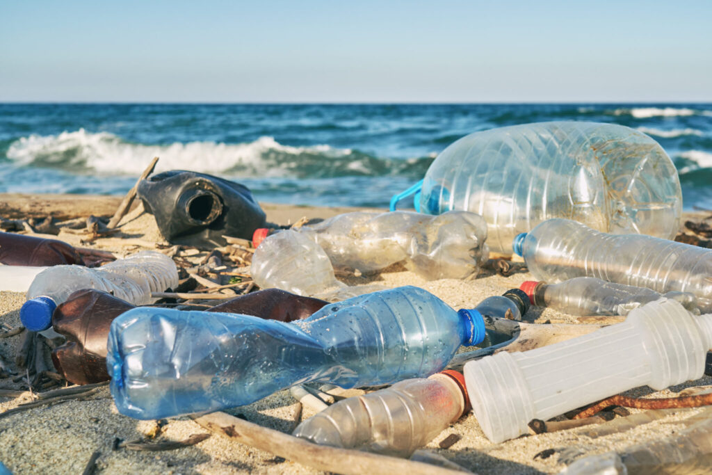 Plastikabfall am Strand
