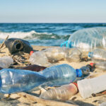 Plastikabfall am Strand